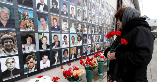 Портреты жертв теракта в театральном центре на Дубровке в октябре 2002. Фото: Ivan Trefilov (RFE/RL)