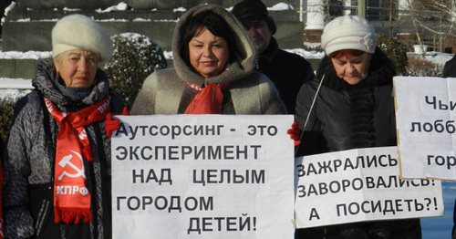 Жители Волгограда провели пикет против аутсорсинга в детсадах. 3 декабря 2016 г. Фото Татьяны Филимоновой для "Кавказского узла"