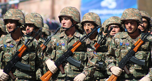 Военный парад в Армении. Фото Тиграна Петросяна для "Кавказского узла"