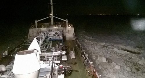 Сухогруз «Шижня», скованный льдами, ожидает помощи в Волго-Каспийском морском судоходном канале Фото http://morvesti.ru/detail.php?ID=60110