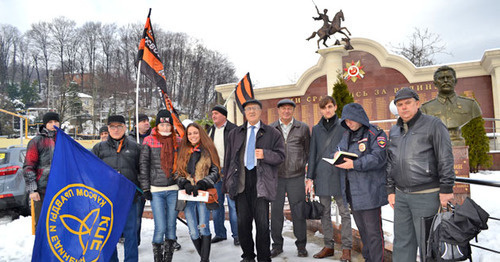 Участники акция памяти Сталина в Сочи. 21 декабря 2016 г. Фото Светланы Кравченко для "Кавказского узла"