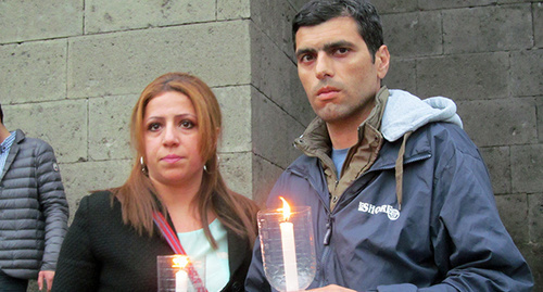 Участники акции в память по погибшим в Нагорном Карабахе солдат и офицеров. Ереван, 10 апреля 2016 г. Фото Тиграна Петросяна для "Кавказского узла"