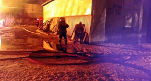 Ликвидация пожара. Фото http://61.mchs.gov.ru/operationalpage/operational/item/4658869/