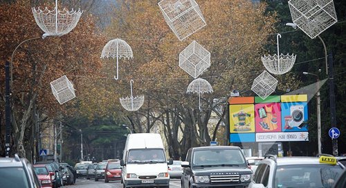 Новогодний Тбилиси. Фото © Sputnik / Alexander Imedashvili
http://sputnik-georgia.ru/economy/20161217/234230900/S-2017-goda-v-Gruzii-vyrastut-nalogi-na-sigarety-benzin-i-avtomobili.html