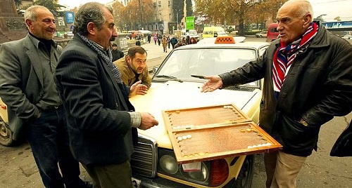 Таксисты. Фото: http://taxilife.ru/upload/iblock/eda/eda8e2e1477a404e2fabb872b518c4d9.jpg