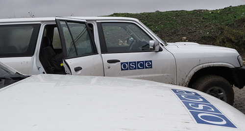 Автомобили представителей миссии ОБСЕ. Нагорный Карабах. Фото Алвард Григорян для "Кавказского узла"