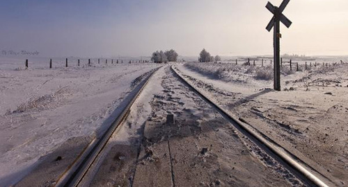 Железнодорожные пути. Фото http://bloknot-stavropol.ru/news/poezd-sbil-perekhodivshego-zheleznodorozhnye-puti--811099