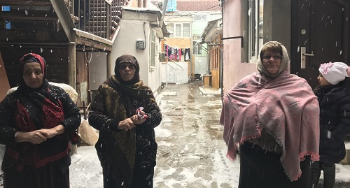 Участницы схода жильцов попадающих под снос домов в Дербенте. 28 января 2017 года. Фото Патимат Махмудовой для "Кавказского узла"