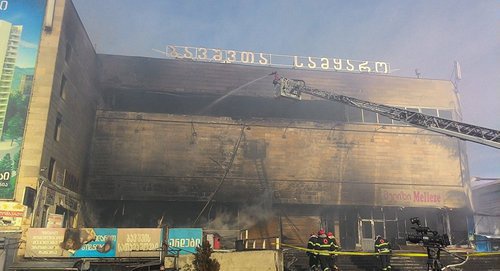 Последствия пожара в Тбилиси. Фото © Sputnik / Levan Avlabreli
https://sputnik-georgia.ru/incidents/20170130/234690002/Krupnyj-pozhar-v-Tbilisi-ogon-ohvatil-13-tysjach-kv-m.html