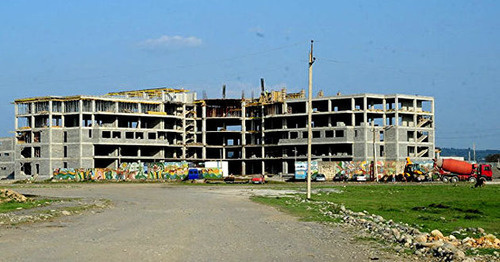 Строительство медиценского центра в Зугдиди. Сентябрь 2015 г. Фото: Sputnik/Бесик Пепия