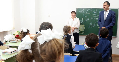 Юнус-Бек Евкуров на уроке одной из школ Ингушетии. Фото http://ingushetia.ru