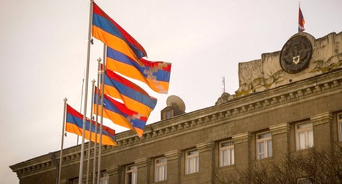 Флаг НКР. Фото http://voskr-news.ru/main/94397-nagornyjj-karabakh-pereimenujut.html
