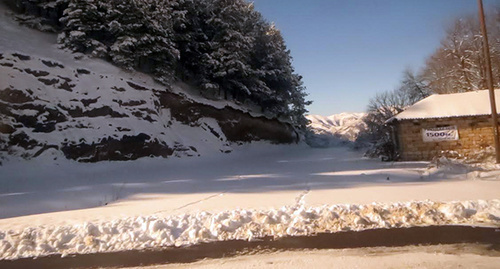 Снег на автодороге Варденис - Каравачар. Фото Алвард Григорян для "Кавказского узла"

