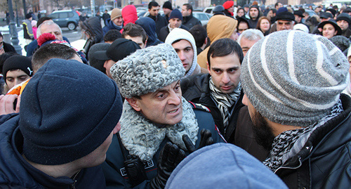 Участники акции в поддержку Артура Саргсяна. Фото Тиграна Петросяна для "Кавказского узла"
