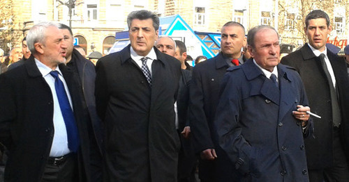 Левон Тер-Петросян (второй справа).  Арам Манукян и Карен Демирчян (слева направо). Фото Армине Мартиросян для "Кавказского узла"