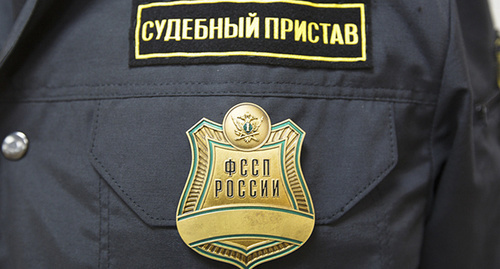 Атрибуты форменной одежды судебного пристава. http://www.vsluh.ru/news/society/314217