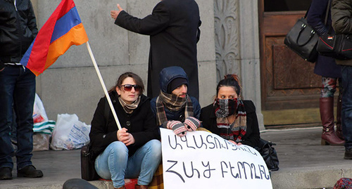 Забастовка на Площади Свободы в поддержку Артура Саргсяна. Фото Тиграна Петросяна для "Кавказского узла"