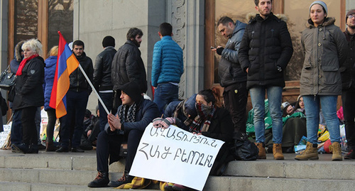Участники забастовки в поддержку Артура Саргсяна Фото Тиграна Петросяна для "Кавказского узла"