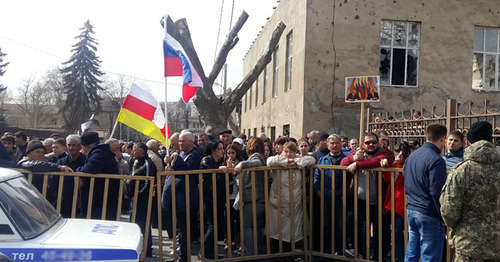 Акция в Цхинвале в поддержку Эдуарда Кокойты. 13 марта 2017 г. Фото Арсена Козаева для "Кавказского узла"