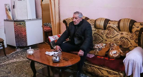 Житель аварийного общежития. Баку, март 2017 года. Фото Азиза Каримова для "Кавказского узла"