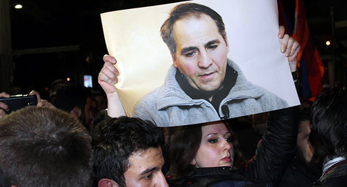 Участники шествия памяти скончавшегося после голодовки активиста Артура Саргсяна. Фото Тиграна Петросяна для "Кавказского узла"