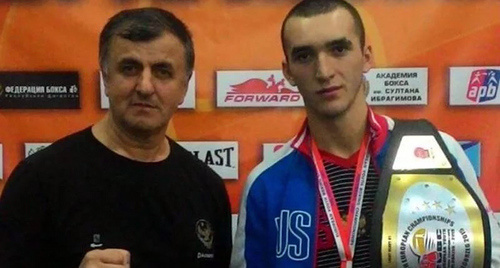 Боксер Муслим Гаджимагомедов (слева) Фото http://www.riadagestan.ru/mobile/news/sports/bokser_muslim_gadzhimagomedov_vyigral_mezhdunarodnyy_turnir_v_khabarovske/
