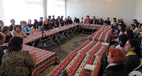 участники круглого стола на тему "Нация, семья, армия" в Степанакерте. Фото Адвард Григорян для "Кавказского укзла"