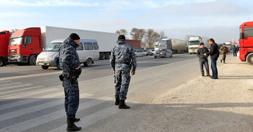 Акция протеста дальнобойщиков в Манасе. Дагестан, 23 ноября 2015 г. Фото Руслана Алибекова для "Кавказского узла"