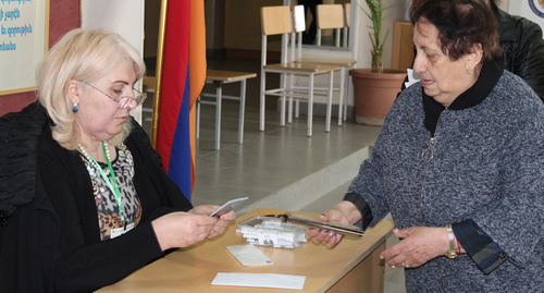 Избиратели на голосовании. Фото Тиграна Петросяна для "Кавказского узла"