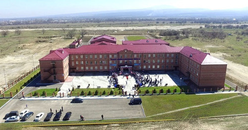 Школа в Шали. Чечня. Фото https://grozny.tv/news.php?id=19492