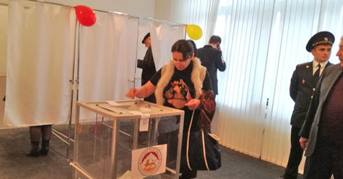 Голосование на избирательном участке в здании консульства Южной Осетии во Владикавказе. 9 апреля 2017 года. Фото Эммы Марзоевой для "Кавказского узла"
