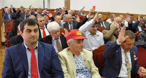 Марат Асланов с коллегами по дагестанскому отделению КПРФ Фото http://kprfrd.ru/main/page/22/