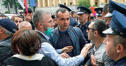 Полиция разгоняет участников акции обманутых дольщиков. Тбилиси, 10 мая 2017 г. Фото: Sputnik/Alexander Imedashvili