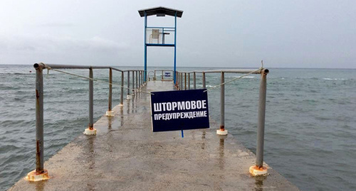 Объявление о штормов предупреждении в Сочи. Фото http://www.kremlinrus.ru