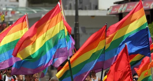 Флаги ЛГБТ-сообщества. Фото: http://reflectionresults.blogspot.ru/2015/08/bebas-beropini-2-lgbt.html