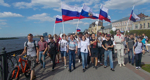 Прогулка сторонников Навального в Астрахани. Фото Елены Гребенюк для "Кавказского узла"