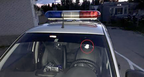 Автомобиль полиции, по которому велась стрельба. фото: ГУ МВД России по Волгоградской области