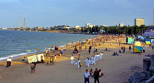 Городской пляж в Махачкале Фото http://www.odnoselchane.ru/?com=photogallery&page=photo&id=4693