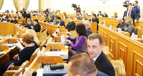 Заседание Астраханской облдумы. Фото http://astroblduma.ru/vm/all_rubrics/6443

