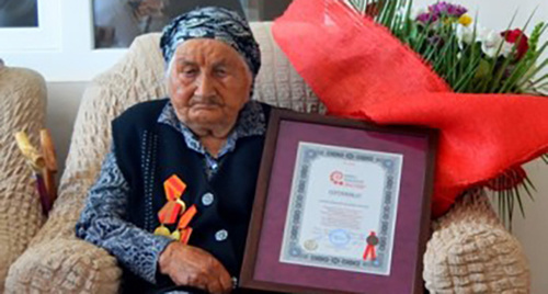 127-летняя жительница Баксанского района Кабардино-Балкарии Нану Шаова. Фото http://kbrria.ru/sites/default/files/field/image/dsc_5183.jpg 