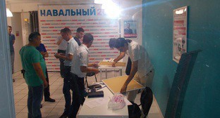 Полицейские забрали листовки из астраханского штаба Навального