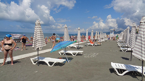 Пляж в Сочи. Фото Светланы Кравченко для "Кавказского узла"