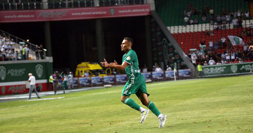 Игрок футбольного клуба "Ахмат". Фото http://fc-akhmat.ru/news