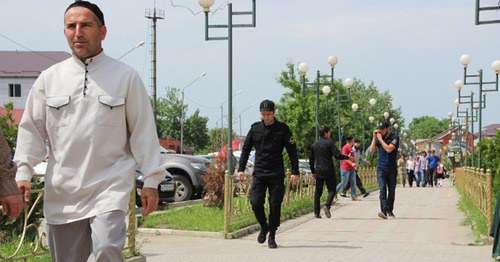 Жители Урус-Мартановского района Чечни. Фото Магомеда Магомедова для "Кавказского узла"