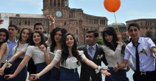Выпускники в Ереване. Фото: http://www.magnis.news 