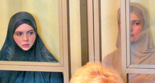 Татьяна Карпенко (слева) и 
Наталья Гришина в зале суда. Фото Константина Волгина для "Кавказского узла"