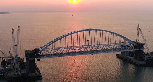 Арка Керченского моста, сентябрь 2017 год. Фото: http://kerch-most.ru/arka-kerchenskogo-mosta-podnyata-na-proektnuyu-vysotu.html