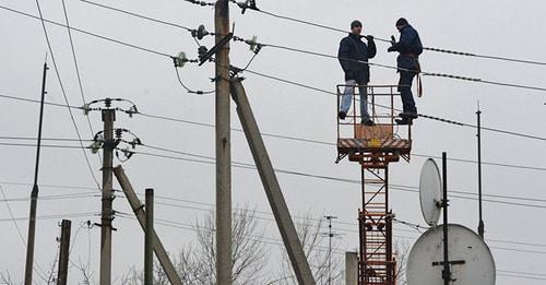 Ремонт линии электропередачи. Фото © Sputnik / Михаил Воскресенский