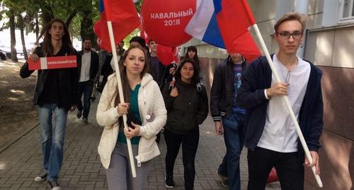 Сторонники Навального вышли на прогулку по центру Ставрополя. 7 октября 2017 года. Фото со страницы "Команда Навального, Ставрополь" в "Вконтакте".