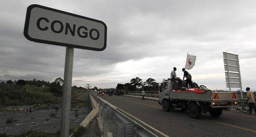 Граница Уганды и Демократической Республики Конго. Фото REUTERS/Thomas Mukoya